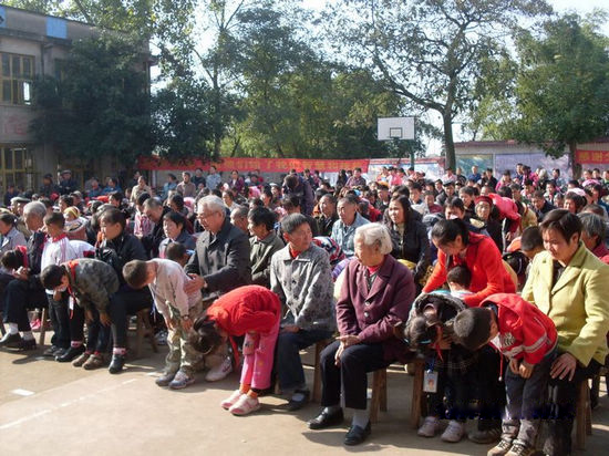 泸县立石镇各中小学成功举办感恩励志教育讲座(图1)