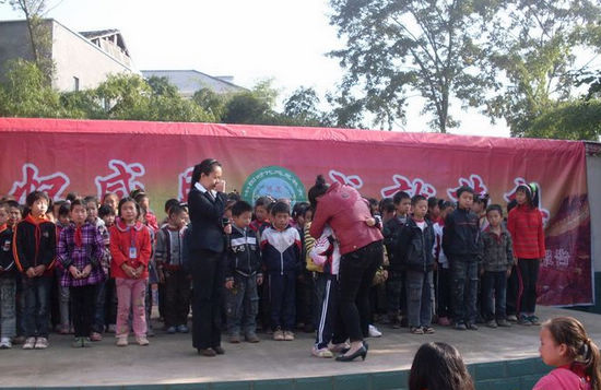 泸县立石镇各中小学成功举办感恩励志教育讲座(图2)