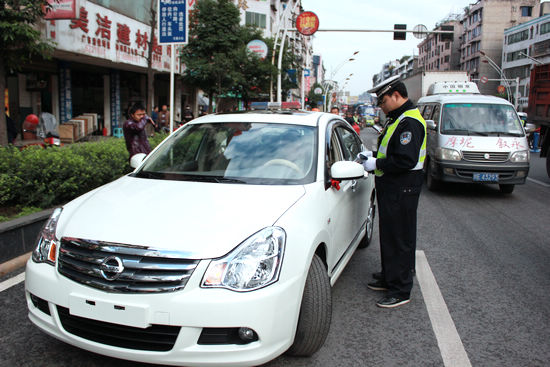 叙永交警专项整治涉牌涉证(图2)
