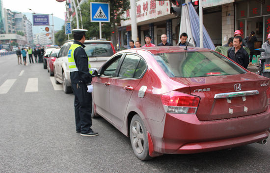 叙永交警专项整治涉牌涉证(图1)
