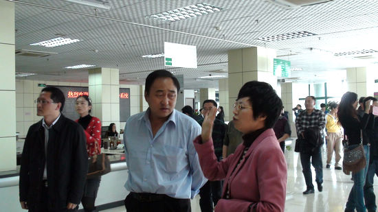 甘孜州政务服务考察组盛赞泸州搞得好(图1)
