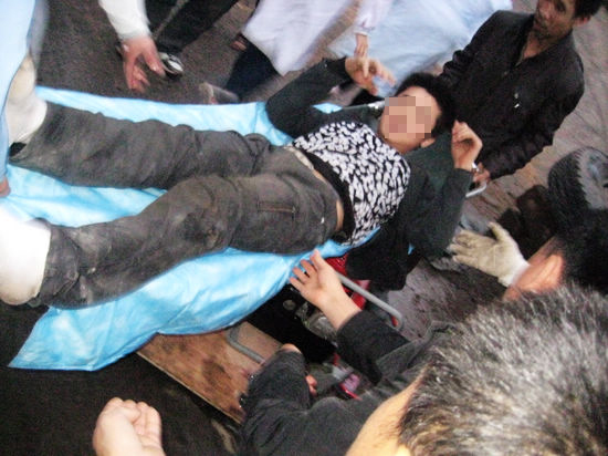 货车侧翻驾驶员被困 合江消防成功营救(图4) 货车侧翻驾驶员被困 合江消防成功营救(图4)