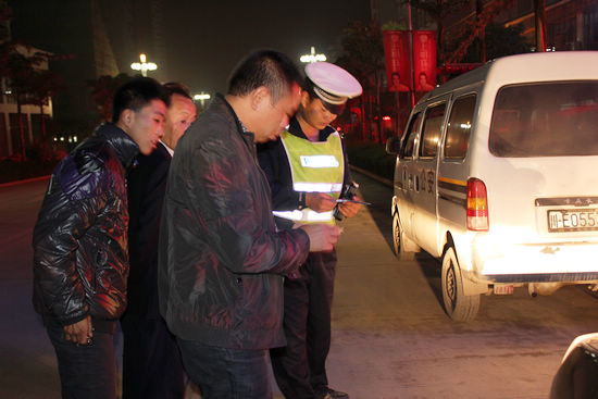 叙永交警全体总动员&nbsp;打好清网攻坚战(图1)