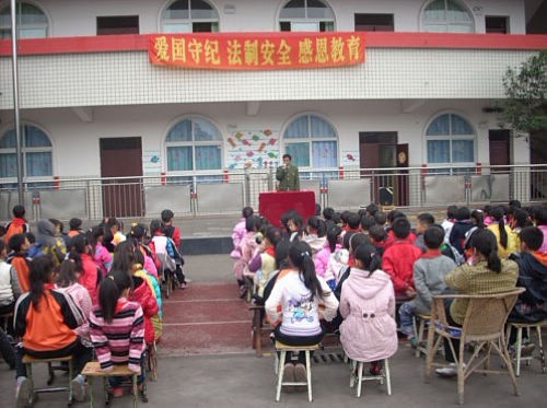 罗汉镇：志愿服务进校园(图1)