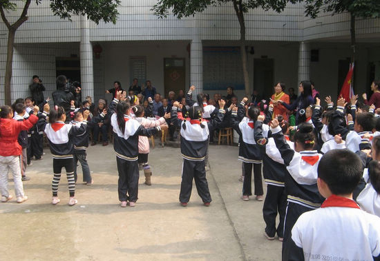 胡市镇：开展“红领巾助老”活动(图4)