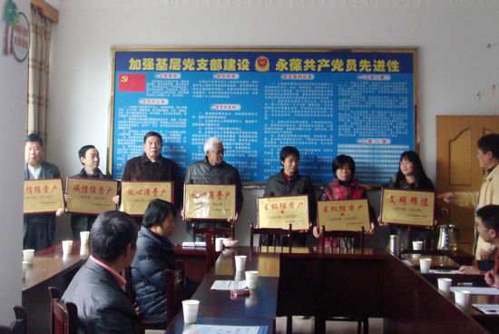 泸县兆雅镇文明经营户评选 12名经营户被授牌表彰(图1) 泸县兆雅镇文明经营户评选 12名经营户被授牌表彰(图1)