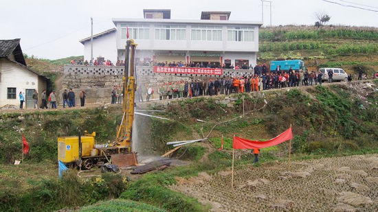 泸州:抗旱打井找水工程发力&nbsp;摩尼百姓喝上幸福水(图1)