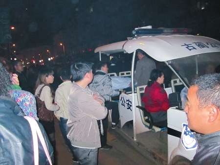 四川古蔺公务员离奇死亡续:四名当事巡警暂停工作(图2)