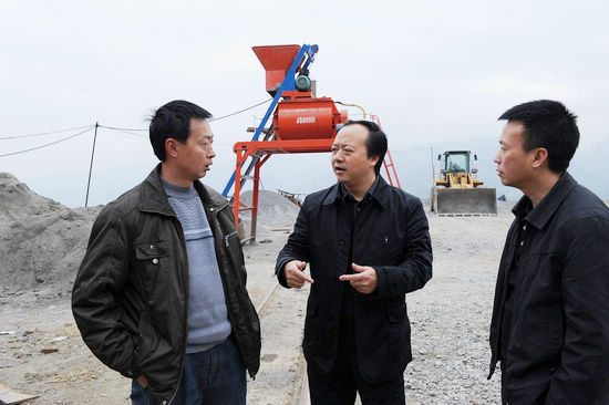 叙永县副县长李小平赴水潦、石坝调研(图1) 叙永县副县长李小平赴水潦、石坝调研(图1)