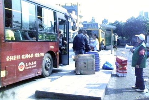 罗汉镇文明劝导队在行动