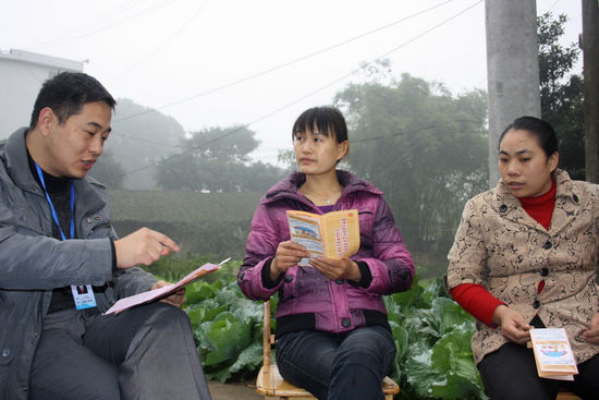 龙车镇:宣传讲解 群众喜悦参保(图1) 龙车镇:宣传讲解 群众喜悦参保(图1)
