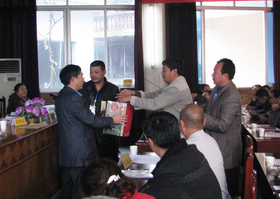 水尾镇第六届人民代表大会第一次会议胜利闭幕