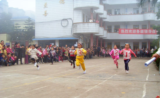 纳溪区白节镇中心校秋季运动会拉开序幕(图2)