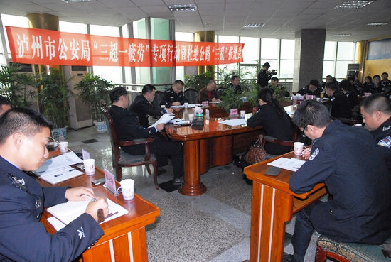 杜绝公路"三乱"&nbsp;&nbsp;泸州警方严查"三超一疲劳"(图1)