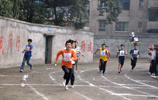 育才中学“勇毅”杯第十届田径运动会圆满落幕(图2)