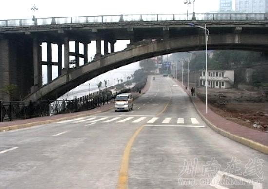 泸州市主城区沱二桥百子图路口便道通行须知(图2)