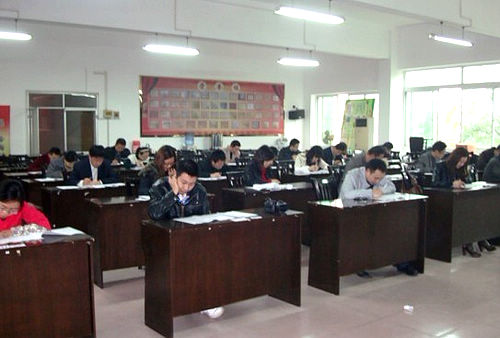 泸县司法局举行法律知识竞赛活动(图2)