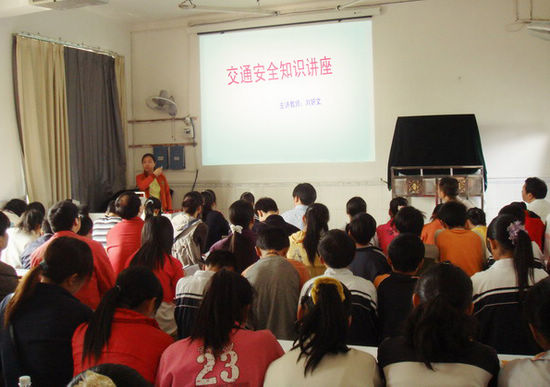 泸州佛荫：加强交通安全管理&nbsp;确保学生上学平安(图1)