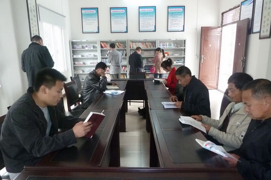 华阳街道启动农民读书活动暨文明快车送知识活动(图2)