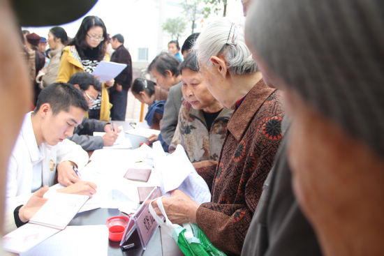 养老不用愁&nbsp;纳溪农民喜参保(图1)