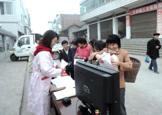 方洞镇开展预防艾滋病宣传活动(图2)