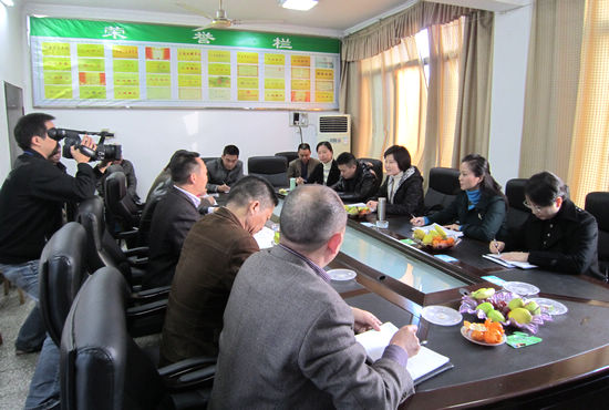 江阳区委宣传部部长曾妍一行调研华阳街道(图1)