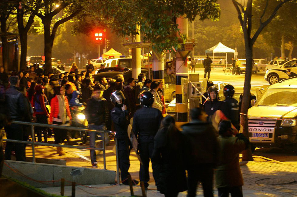 武汉1家建行网点门前爆炸致2人死亡15人受伤(图5)