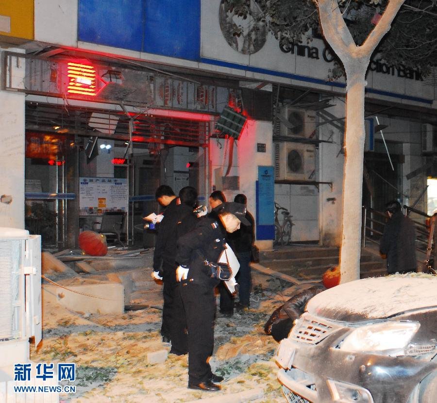 武汉1家建行网点门前爆炸致2人死亡15人受伤(图6)