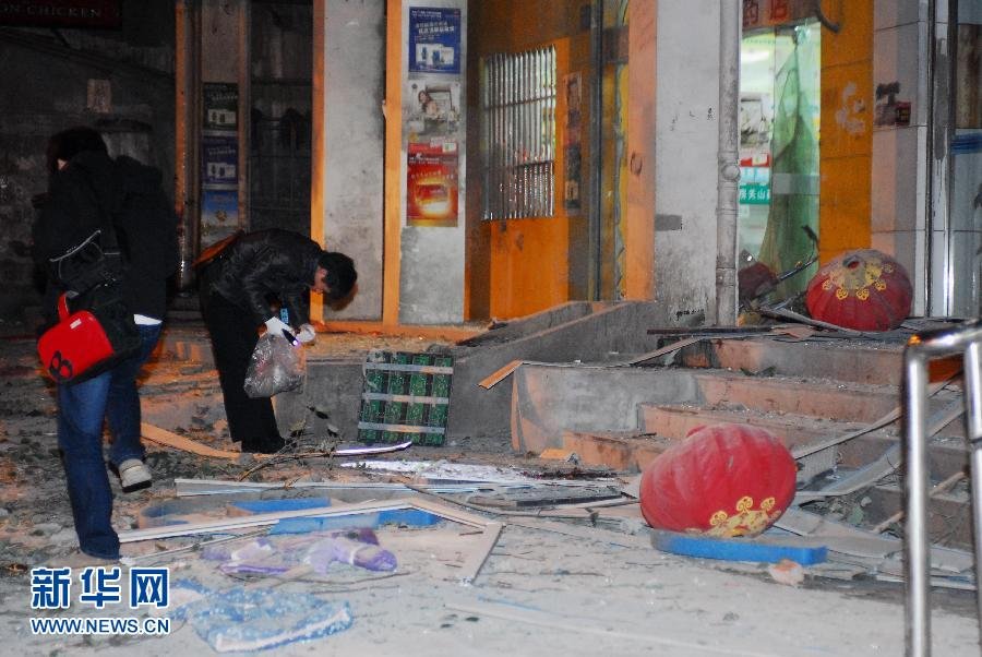 武汉1家建行网点门前爆炸致2人死亡15人受伤(图9)
