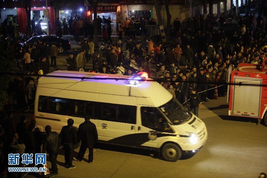 武汉1家建行网点门前爆炸致2人死亡15人受伤(图12)