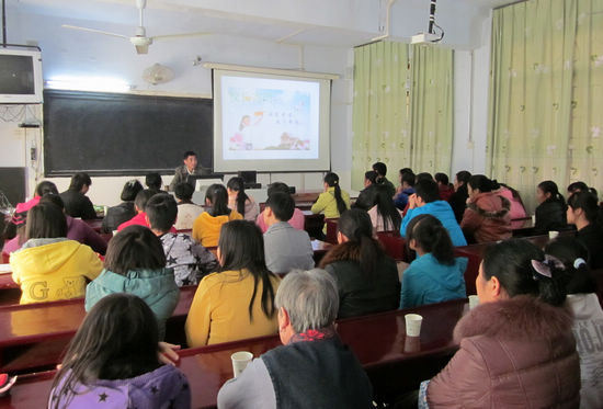 叙永马岭中学:家校携手 为高三学生减压(图1) 叙永马岭中学:家校携手 为高三学生减压(图1)