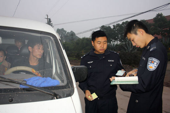 龙车镇：强化检查，打造交通安全屏障