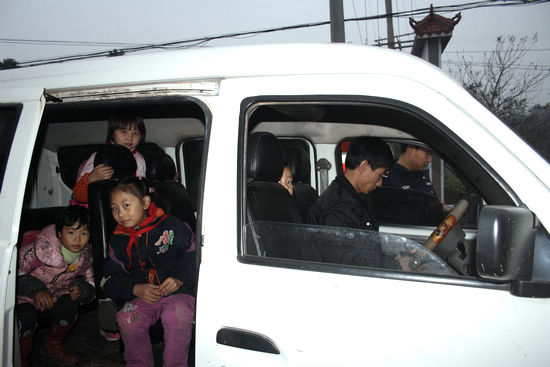 龙车镇:强化检查,打造交通安全屏障(图2) 龙车镇:强化检查,打造交通安全屏障(图2)