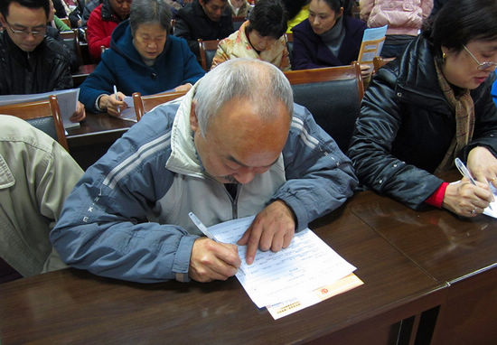纳溪开展城考"公众对城市环境保护满意度"调查活动(图2)