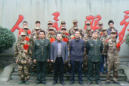 牛滩镇：欢送17名新兵光荣入伍(图2)