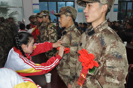 云锦镇:新兵踏上征程(图1) 云锦镇:新兵踏上征程(图1)