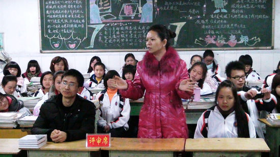 叙永二中班级自主开展主题辩论赛(图4) 叙永二中班级自主开展主题辩论赛(图4)