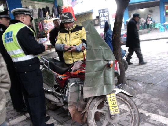 叙永交警加强整治&nbsp;减少和预防冬季交通事故发生