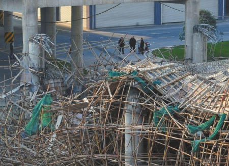 成都一在建天桥垮塌&nbsp;5工友被埋1死4伤