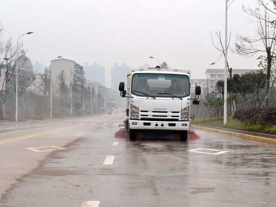 龙马潭区高端“洗扫车”即将“上岗”(图1)