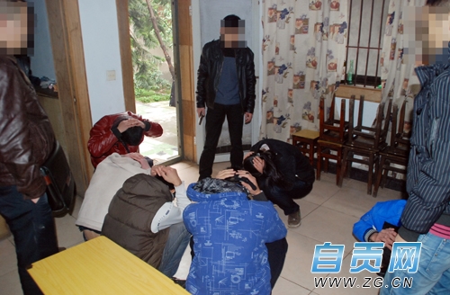 自贡&nbsp;为逃脱传销控制男子不惜跳河