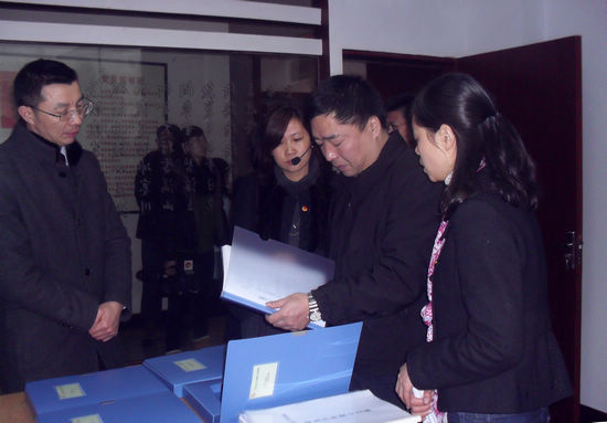 团省委副书记周键莅泸调研龙马潭区(图2)
