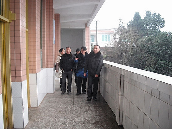 叙永镇：进行学校安全检查
