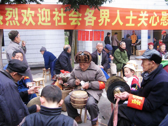 胡市镇：节前敬老倡风尚(图1)
