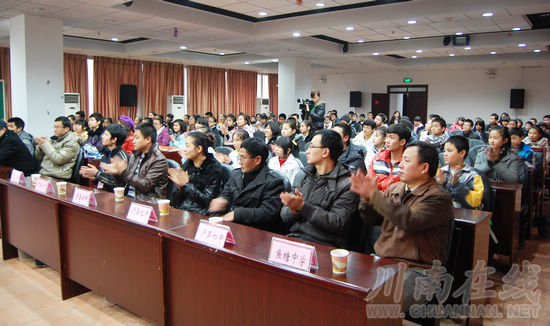 向阳集团&nbsp;68万元助935品学兼优贫困生(图2)