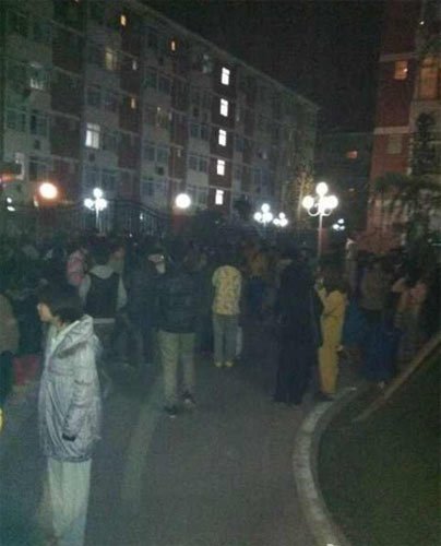 成都彭州市00:46分发生4.8级地震 市民被震醒(图3) 今晨00:46成都彭州发生4.8级地震 市民被震醒