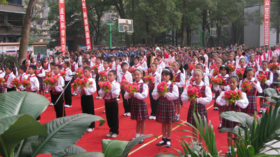 泸州市广营路小学：“三雅校园”韵飘香(图2)