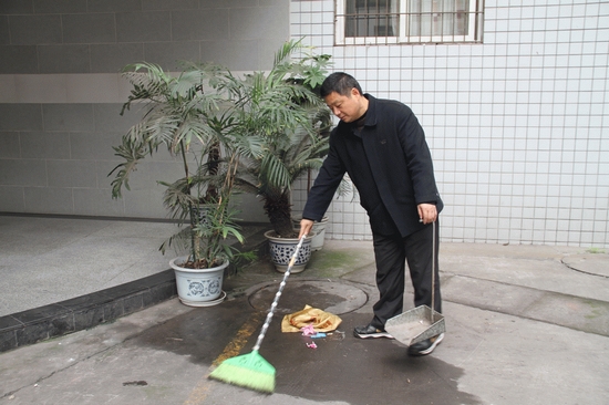 龙马潭国税局&nbsp;开展“纠正陋习进社区”活动(图4)