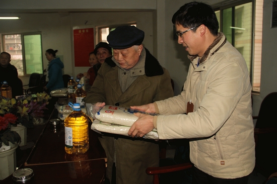 龙马潭国税局党委 开展结对帮扶慰问活动(图3) 龙马潭国税局党委 开展结对帮扶慰问活动(图3)
