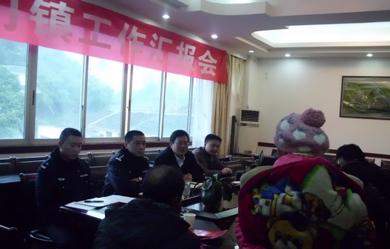 叙永县县长陈景强率队慰问"9.24"交通事故困难家属(图2) 叙永县县长陈景强率队慰问"9.24"交通事故困难家属(图2)